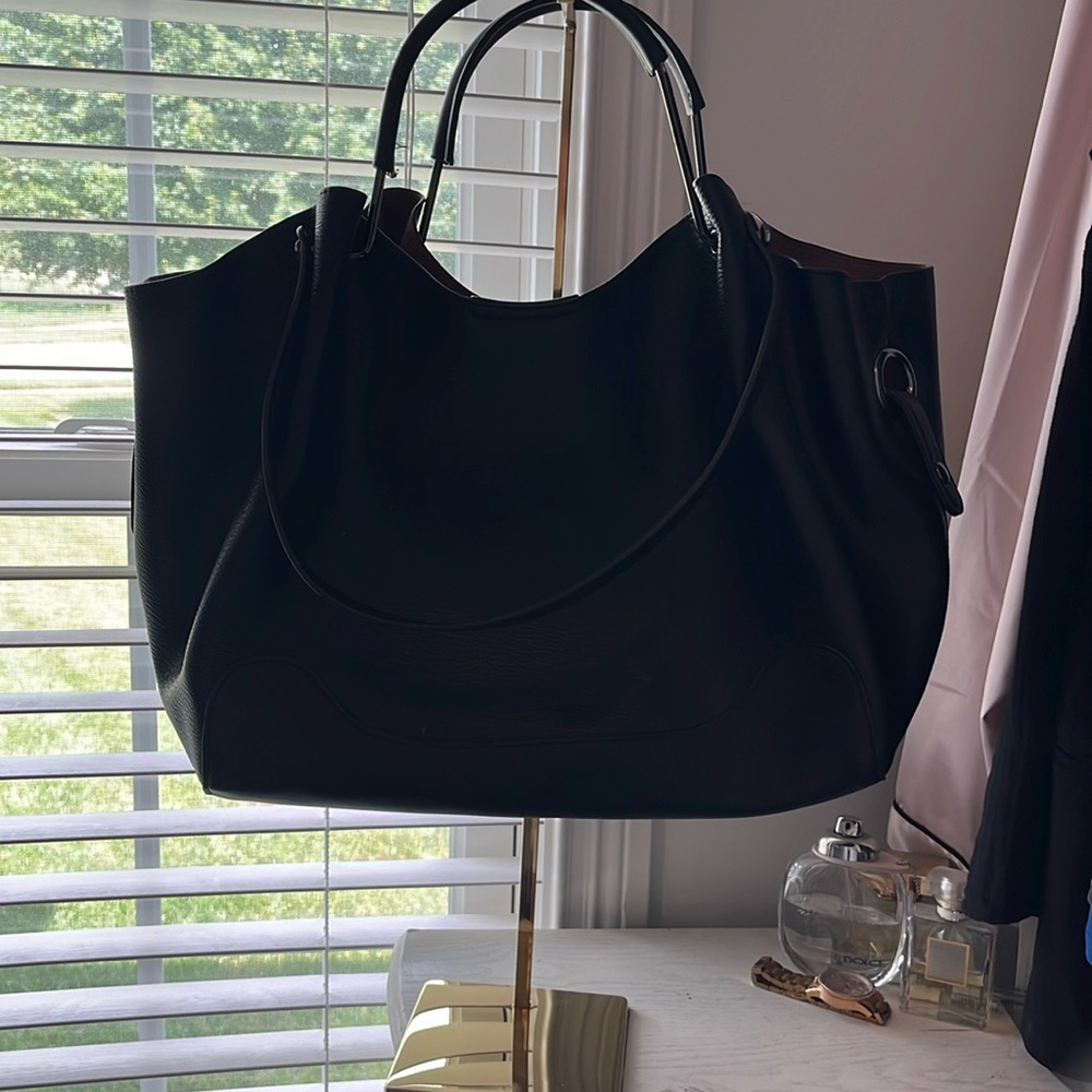 Black Sondra Robert’s Squared ladies bag